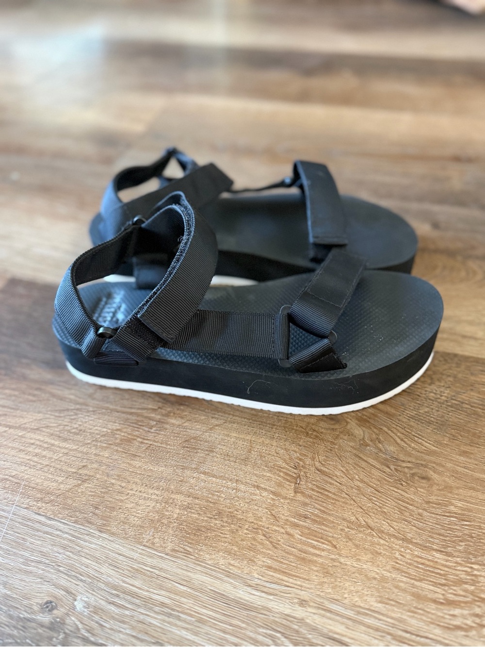 Hollister Black Kids Strap Sandals with White Trim